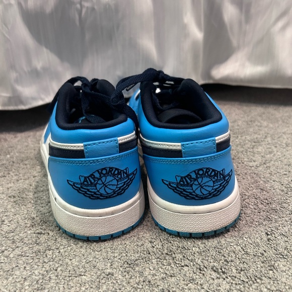 Air Jordan 1 Low ‘UNC’ - Picture 4 of 6